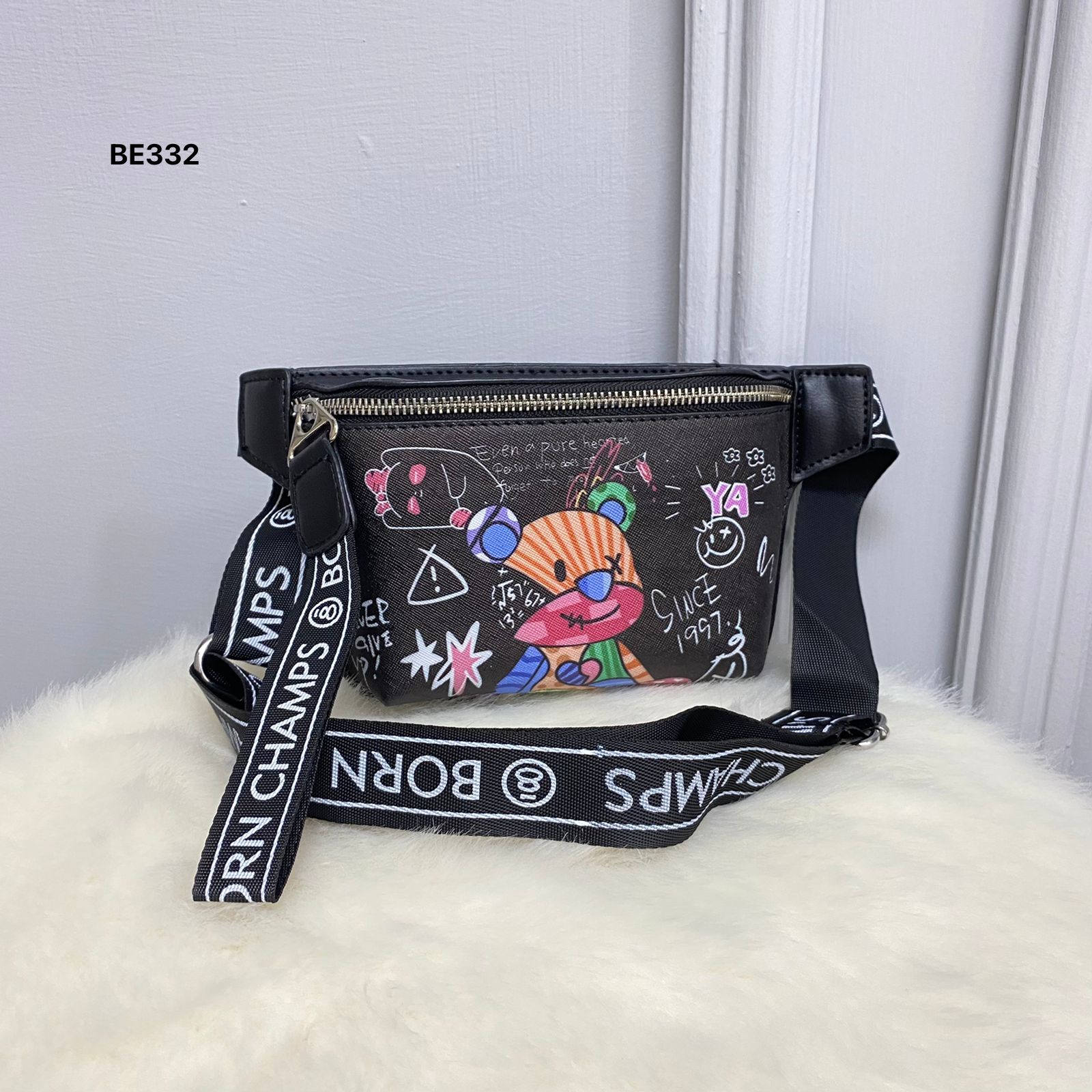 Riñonera negra detalles colores 19cm* 13cm 1059 C-B